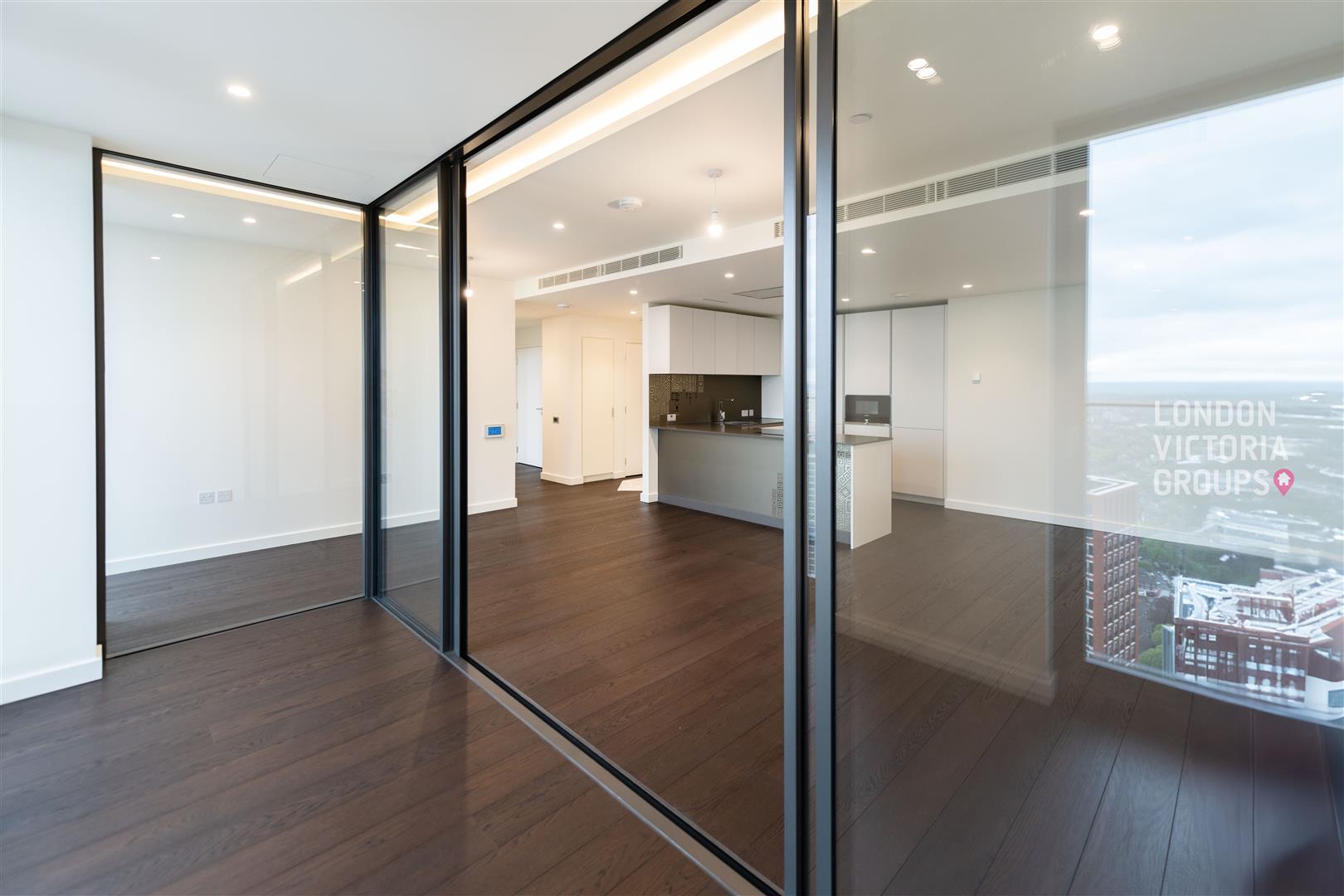 2 bed property in 67 Bondway, London